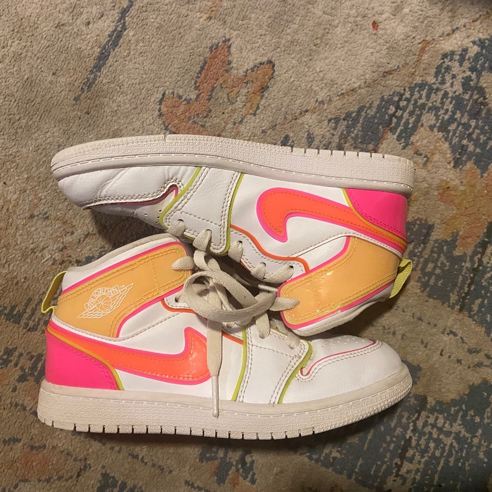 Girls Jordan Mid Edge glow (1.5)